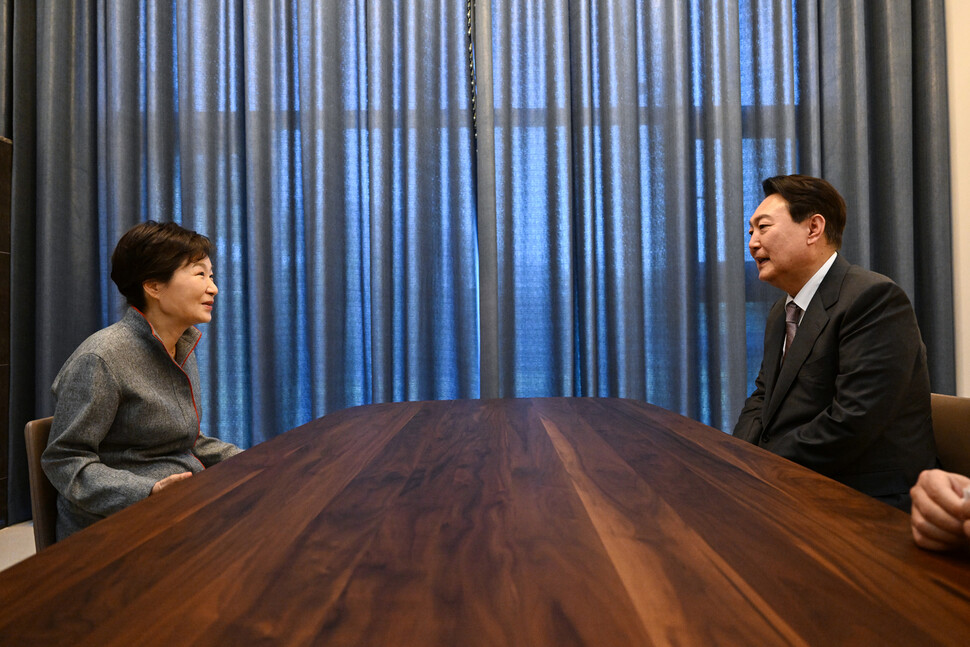 尹锡悦与朴槿惠会谈