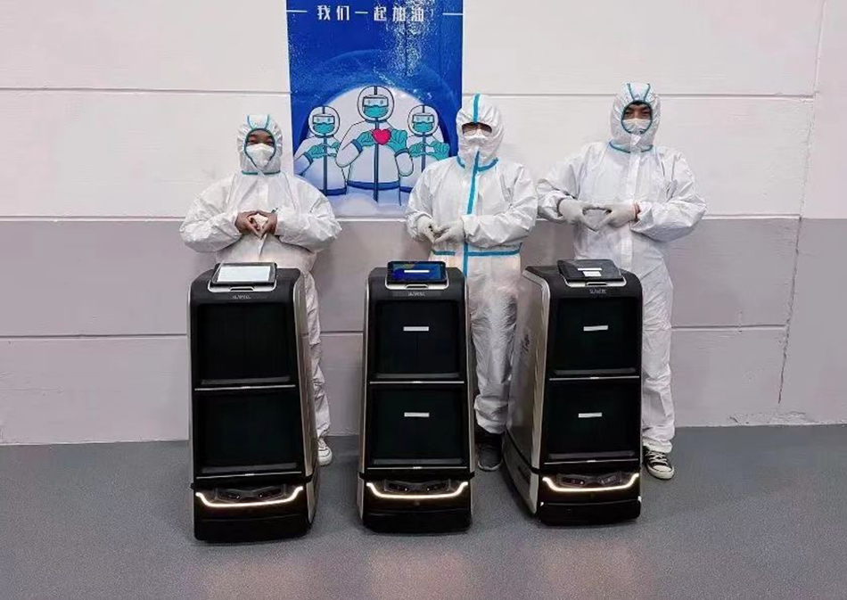 上海临港方舱投入并应用了近300台各类机器人“小白”本文图片均为 受访者 供图