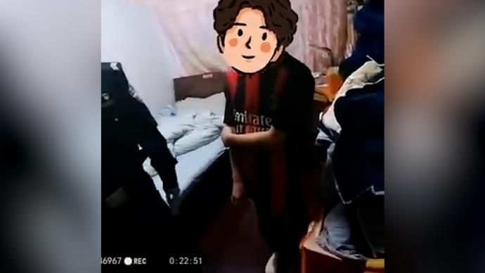 兒子拒寫作業母親激動報警,民警變知心哥哥勸解初二少年