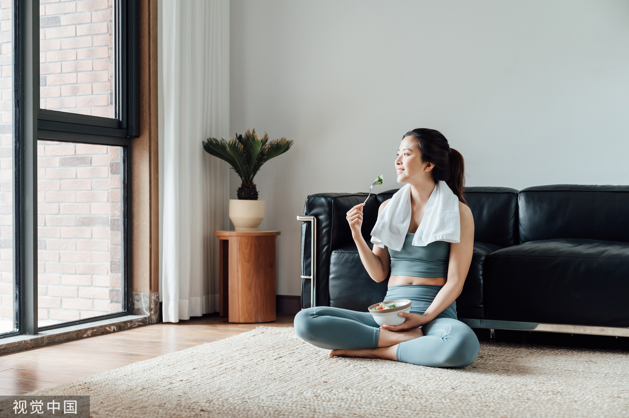 澎湃健身房|居家隔离不想运动,可能是家里的装饰害了你_私·奔_澎湃