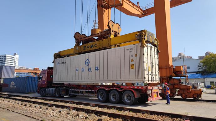 半个月来，铁路运抵上海的保供物资已达47386吨