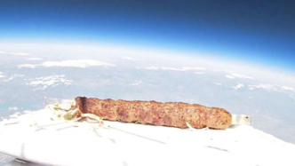 纪念加加林进入太空61周年，土耳其厨师向平流层发射烤肉串