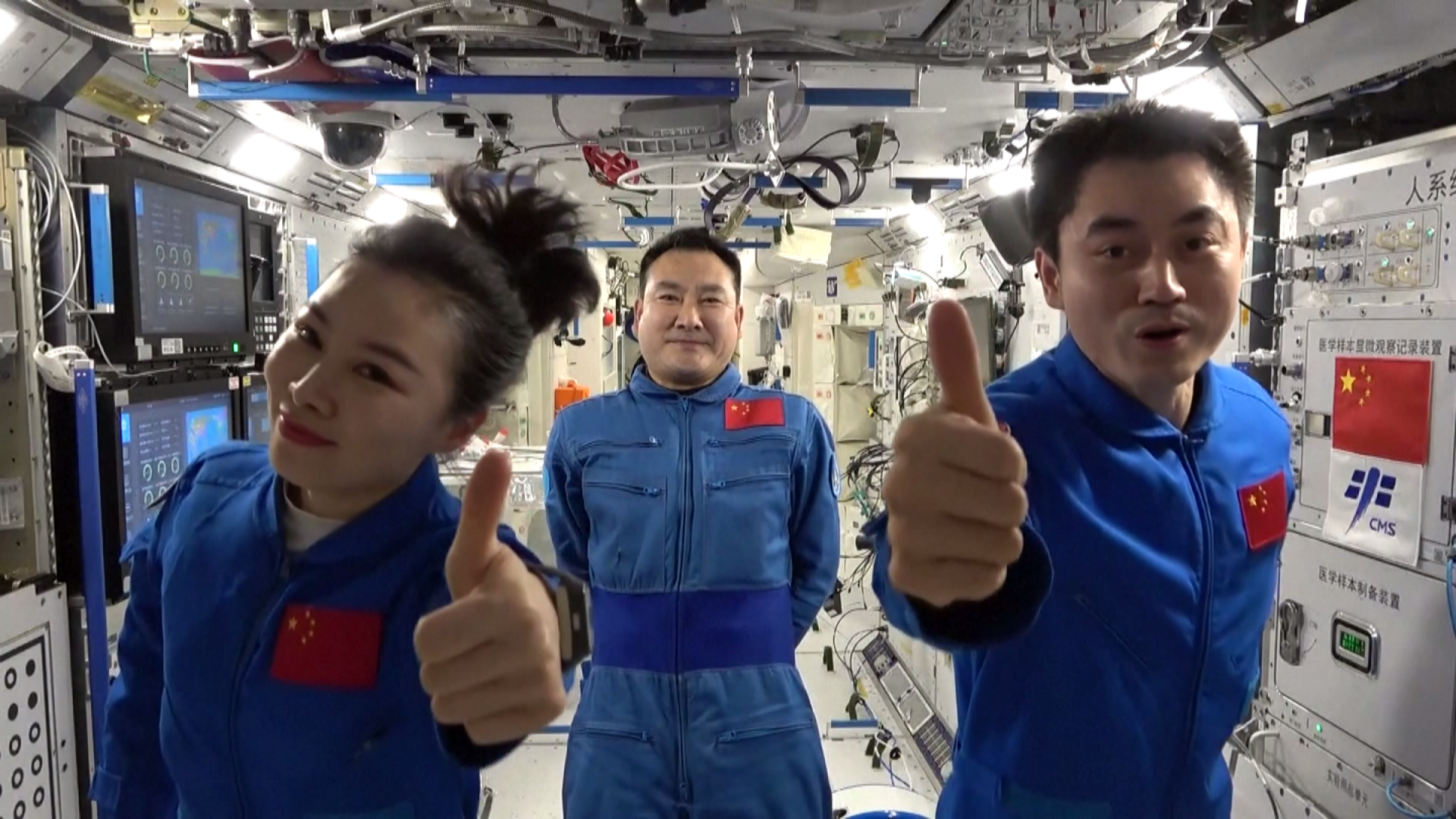 出差半年后,"太空三人组"回家了_正在直播_澎湃新闻-the paper