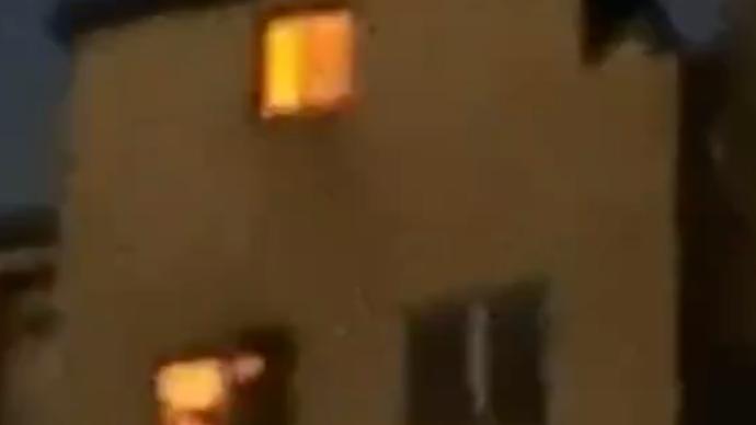 居民樓道氛圍燈太紅火，鬧出烏龍火警