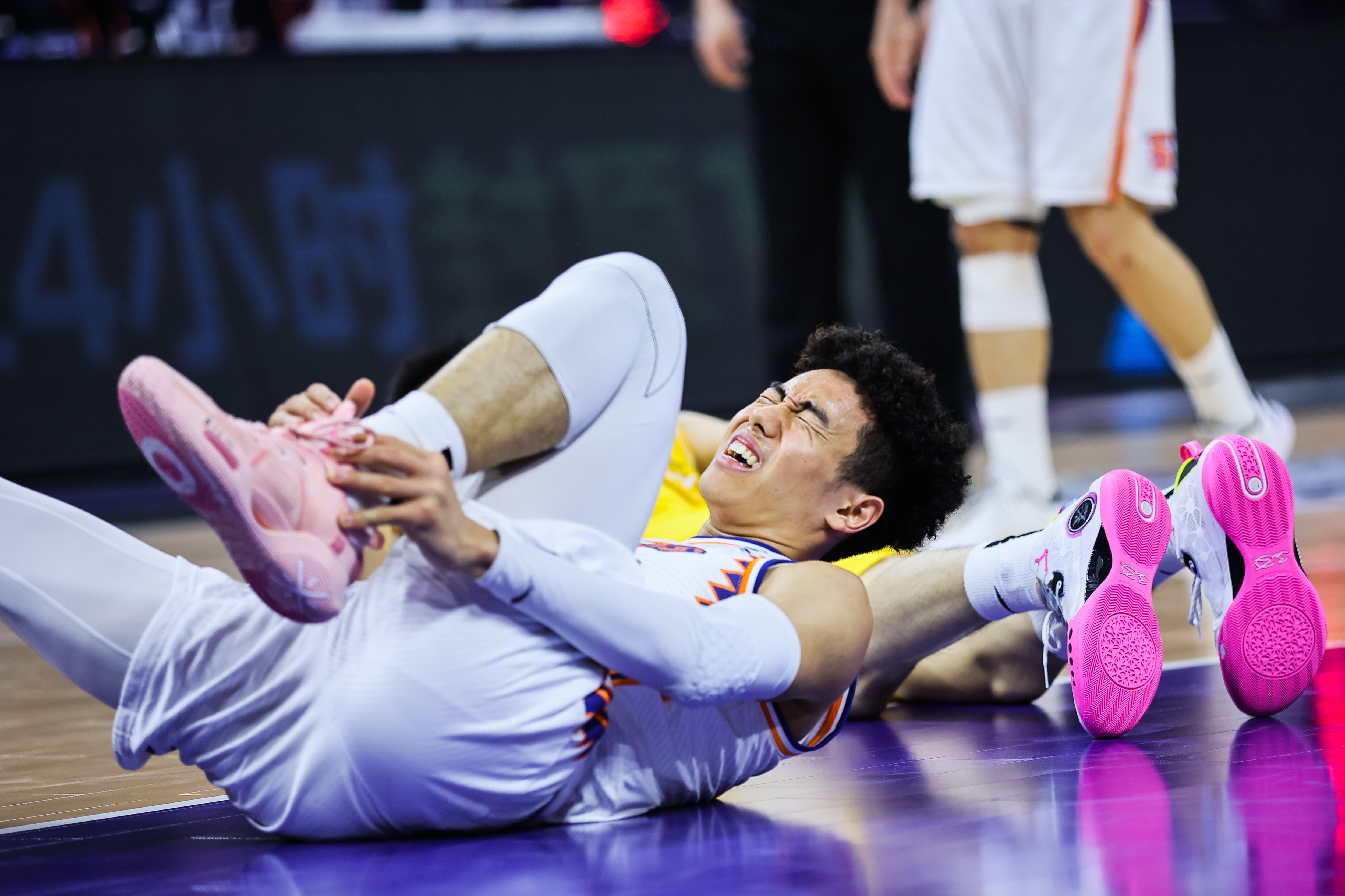 深一度打光最后一颗子弹上海篮球怀揣希望鲨向未来