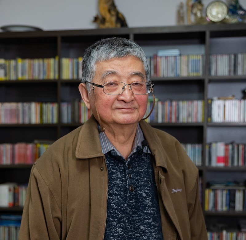 郭伯农，1940年生于上海，1952年入住华山路731号，后搬至699号，1973年搬出，前上海市成人教育委员会副主任。
