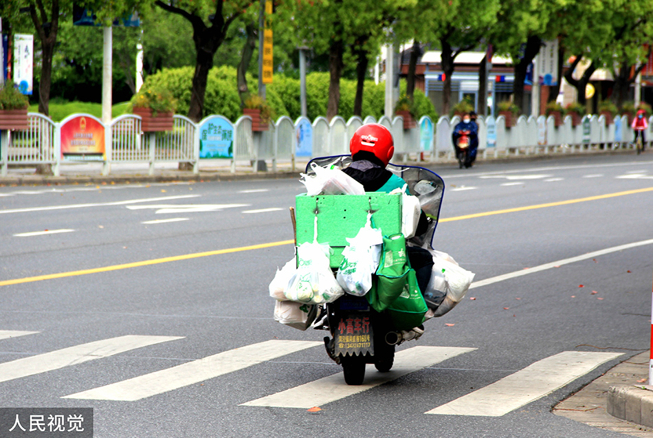 叮咚外卖小哥图片