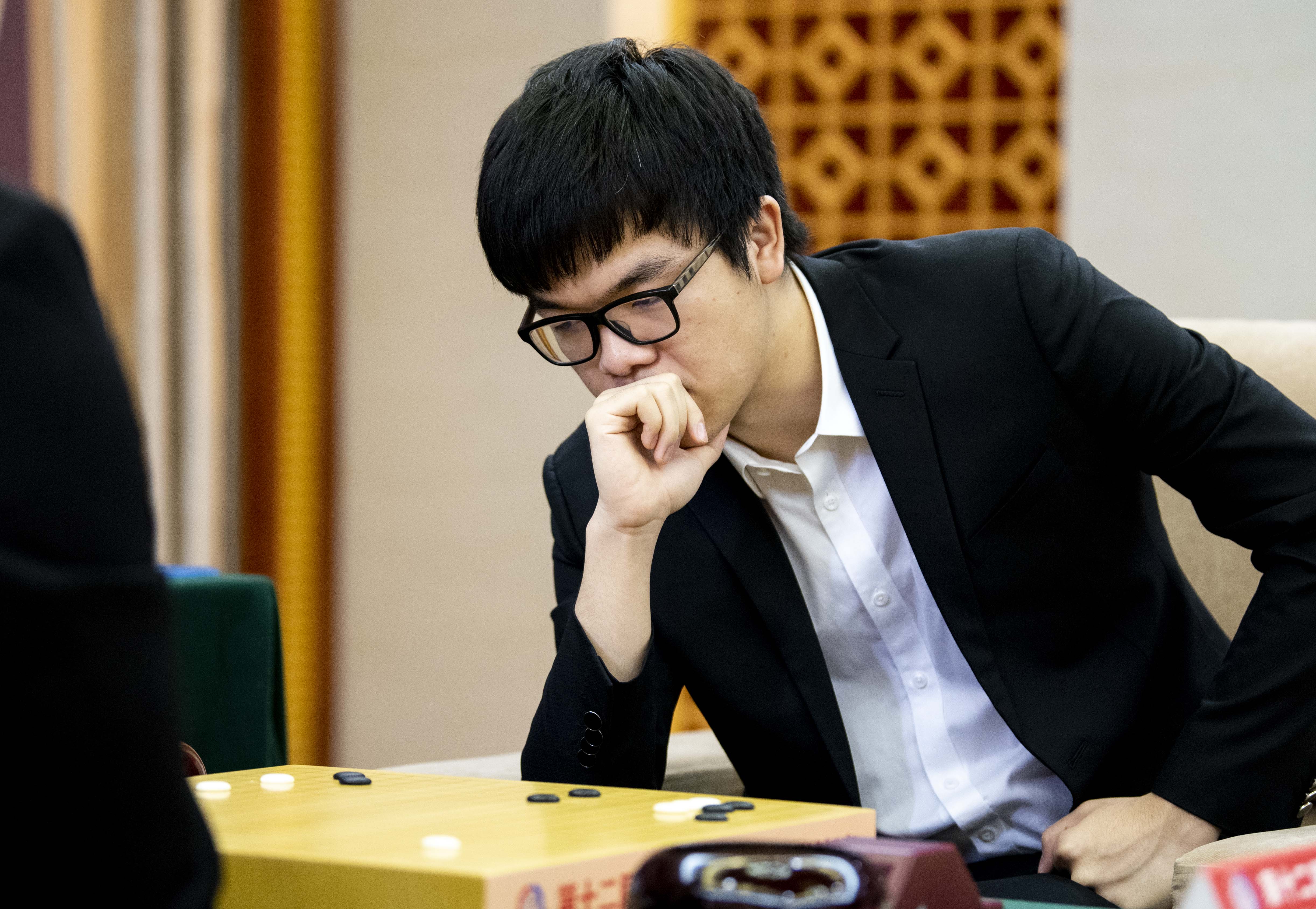 回顾：韩国围棋大师李昌镐，师母亲自为他系鞋带，他不懂人类的生活