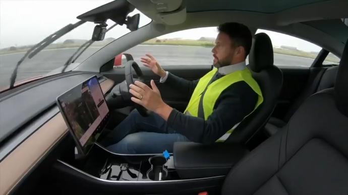 英国拟推出新交规方案：允许自动驾驶车辆司机看车载电视了