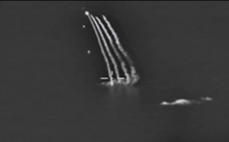 俄黑海舰队发射四枚“口径”导弹打击乌军事目标，画面曝光