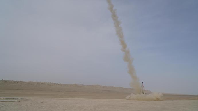 全球首次臨近空間空基平臺火箭在青海冷湖成功發射