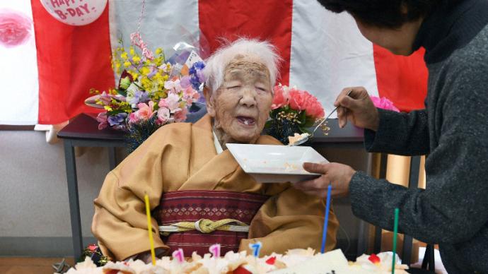 119岁全球最长寿老人田中力子去世生前爱喝可乐