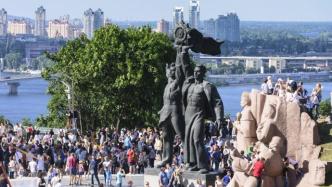 早安·世界｜乌克兰将拆除象征俄乌人民友谊的纪念雕塑