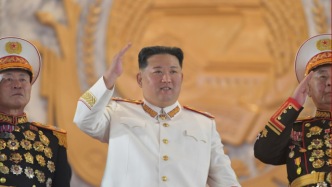 现场视频丨金正恩出席朝鲜人民革命军成立90周年阅兵式