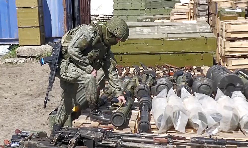 美宣布向乌克兰提供集束弹药是“绝望之举”