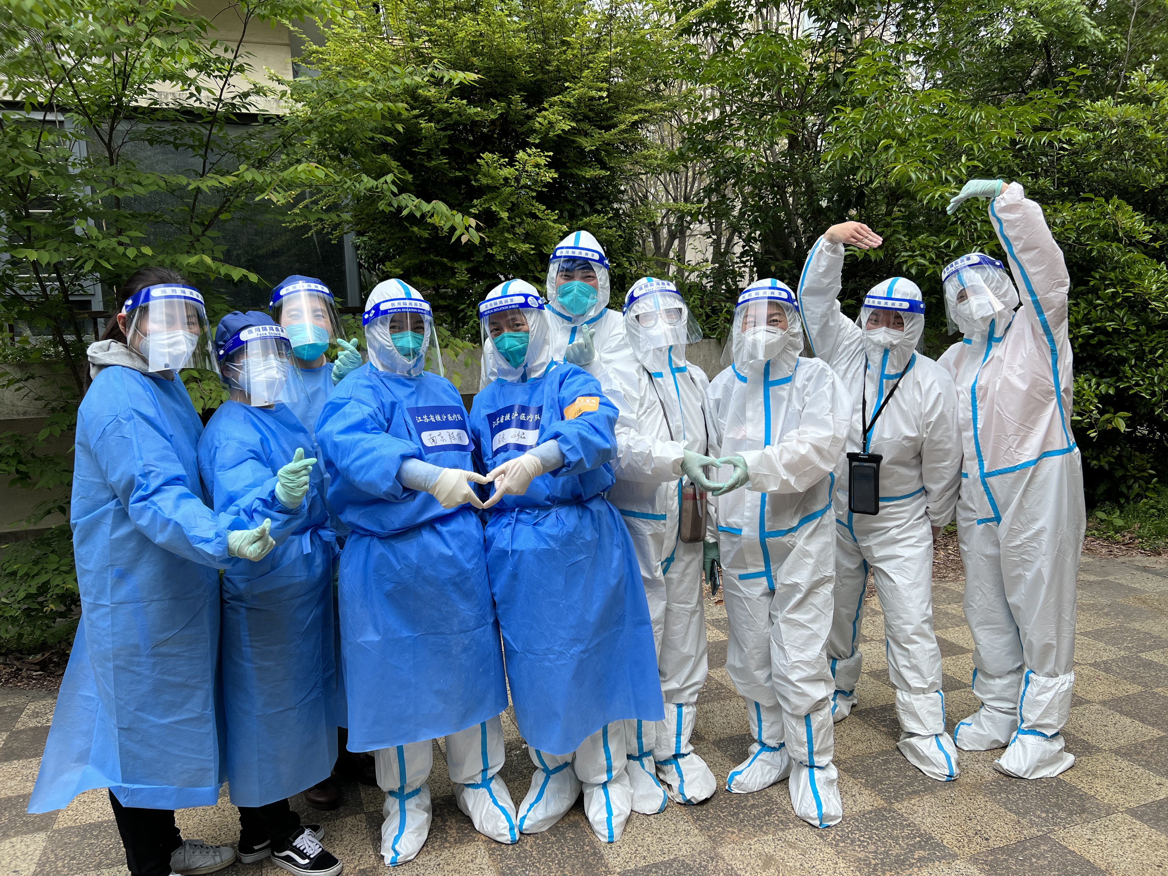 南京市逸夫医院副院长宋海雯,他们医疗队来到上海支援核酸检测采样