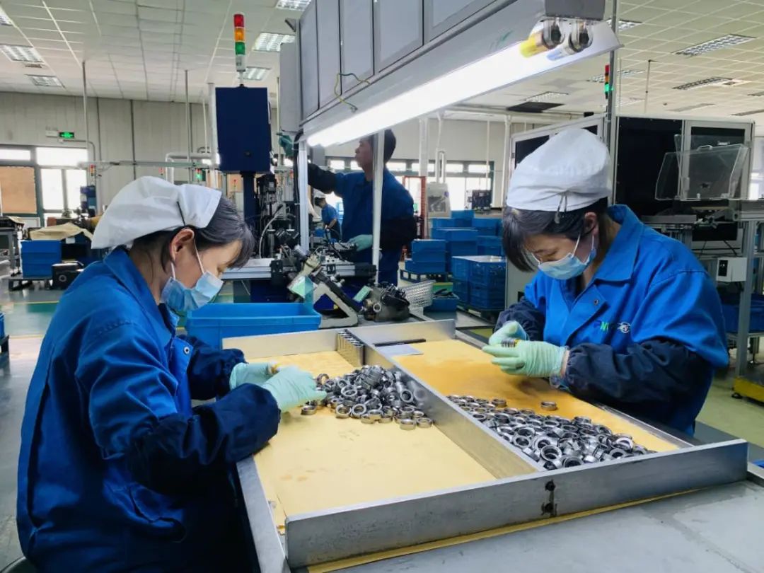 上海集优所属的振华轴承总厂有限公司共有144名干部、党员、员工逆行驻厂集中封闭管理，坚持保障重点订单和重要产品的正常生产发货。