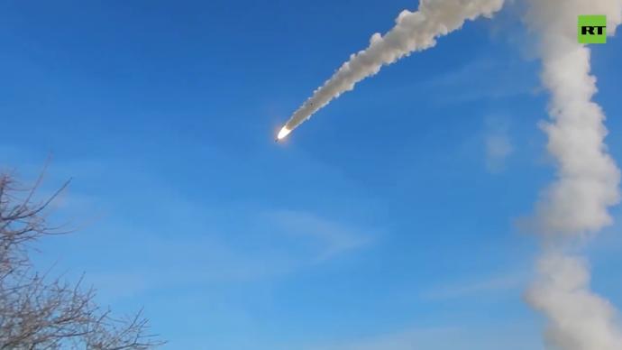 俄罗斯国防部公布用高精度导弹打击敖德萨机场画面