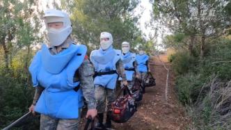 用行动诠释美丽，中国蓝盔女兵在黎以边境执行扫雷任务