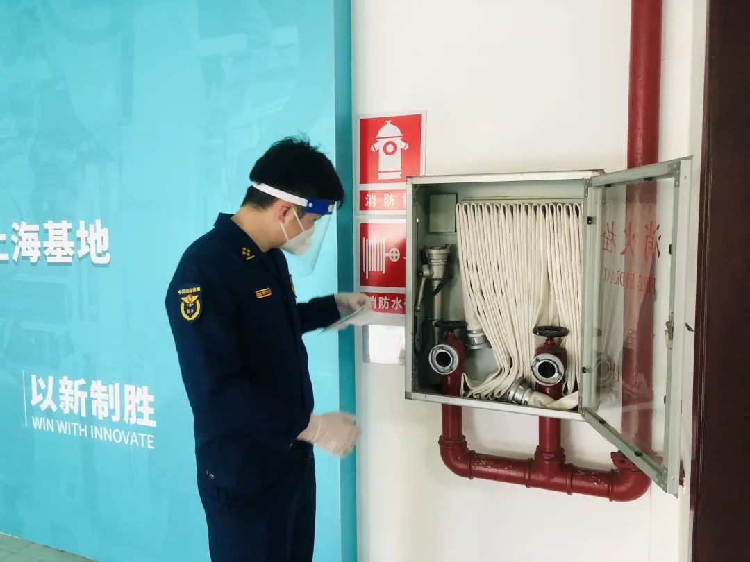 员工每天做抗原 核酸 上海杨浦首批企业复工复产