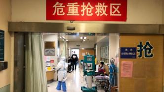 上海长海医院急诊现场：床位“见缝插针”，下一秒不可预知
