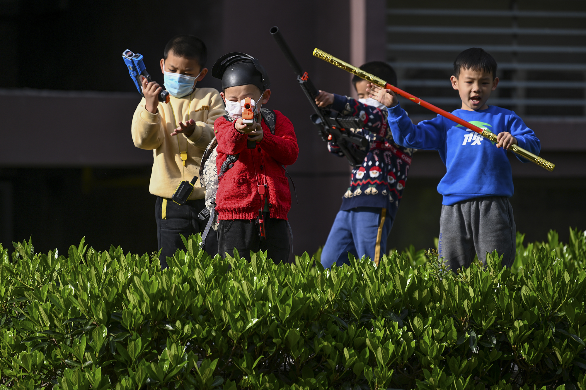 2022年3月28日，上海晶华坊，小朋友们在玩耍。