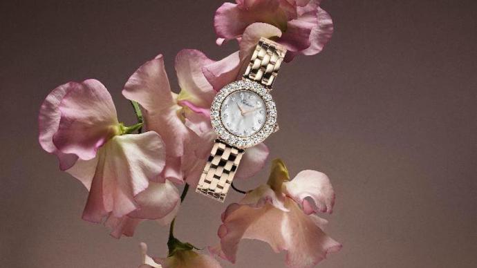 以贝母凝聚时光：致敬母亲节的珍珠贝母腕表