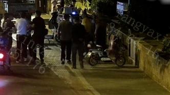民警散步途中一眼認(rèn)出嫌疑人，不到3個(gè)小時(shí)將其抓獲歸案