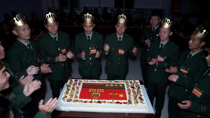 9名新兵过生日成“团宠”：盼早日成为合格战士