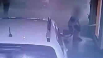 福建安溪一小區(qū)三名孩子拿滅火器在車庫亂噴，物業(yè)：會處理