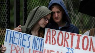 举报、定罪与处罚：美国女性能否保卫堕胎权与生殖正义？