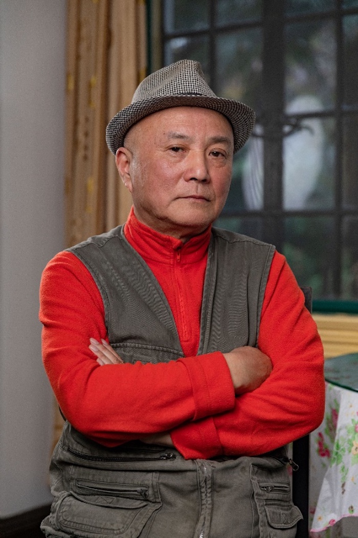 陈希平，1952年生于上海，1954年入住华山路731号，上海塑料制品十八厂退休职员