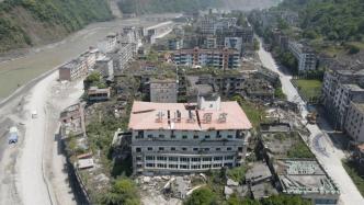 汶川地震14周年：航拍北川老县城地震遗址，痕迹犹可见