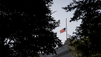 白宫：美国已有100万人死于新冠，将降半旗为逝者默哀