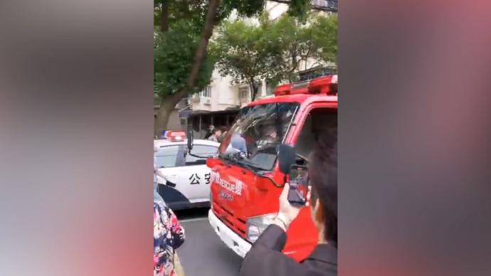 南京警方：男子因情感纠纷翻墙入室，电击女方儿子致其死亡