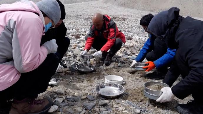 “巅峰使命”珠峰科考：在冰川冰湖寻找微生物