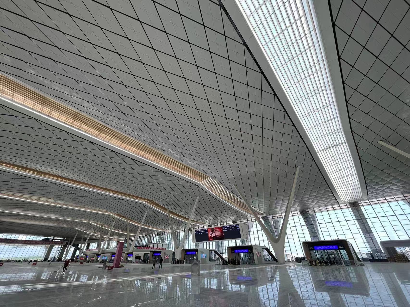 新建郑州南站将更名为郑州航空港站 侯晓鹏 摄