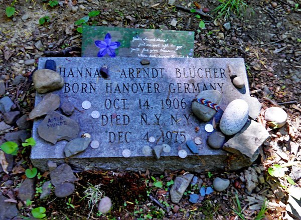 汉娜阿伦特墓地，图片来自网络
