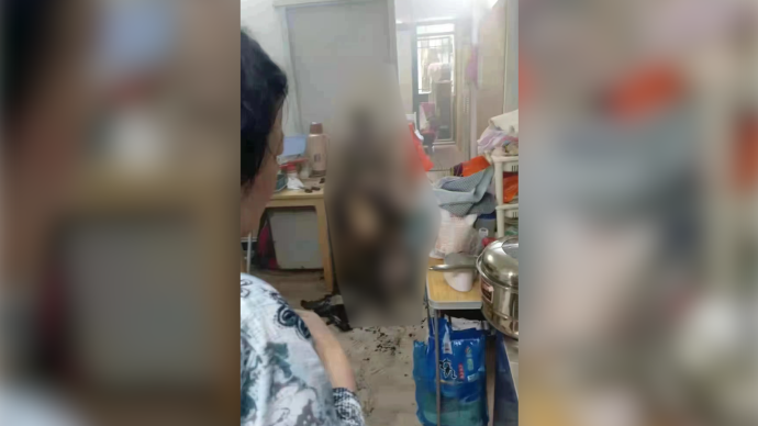 網(wǎng)傳上海一居民因大白噴灑酒精引發(fā)燃燒?做早飯不慎點燃衣物