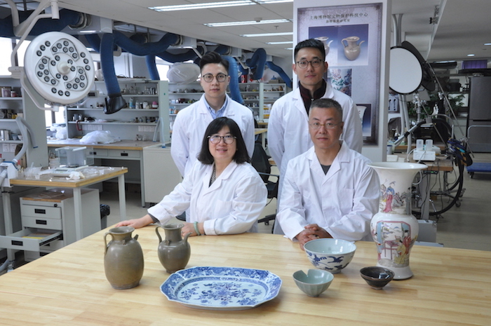当前的上海博物馆的古陶瓷修复团队