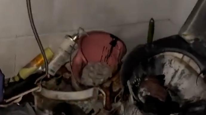 杭州一租户电动车电池充电致厕所起火马桶炸裂