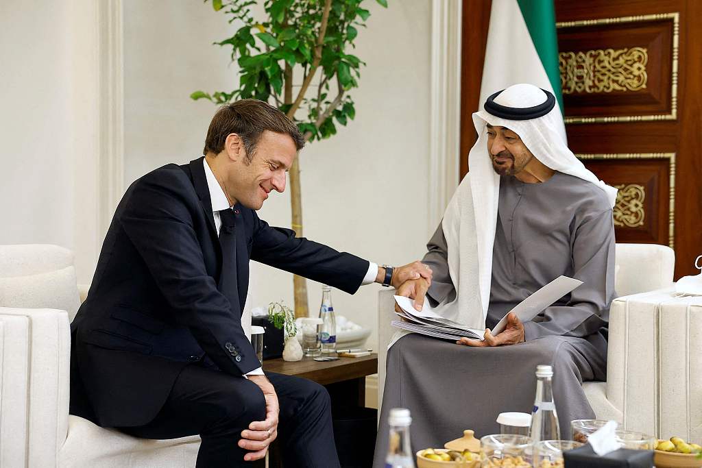 当地时间2022年5月15日，阿联酋阿布扎比，阿联酋新任总统穆罕默德·本·扎耶德·阿勒纳哈扬与到访的法国总统马克龙会晤。