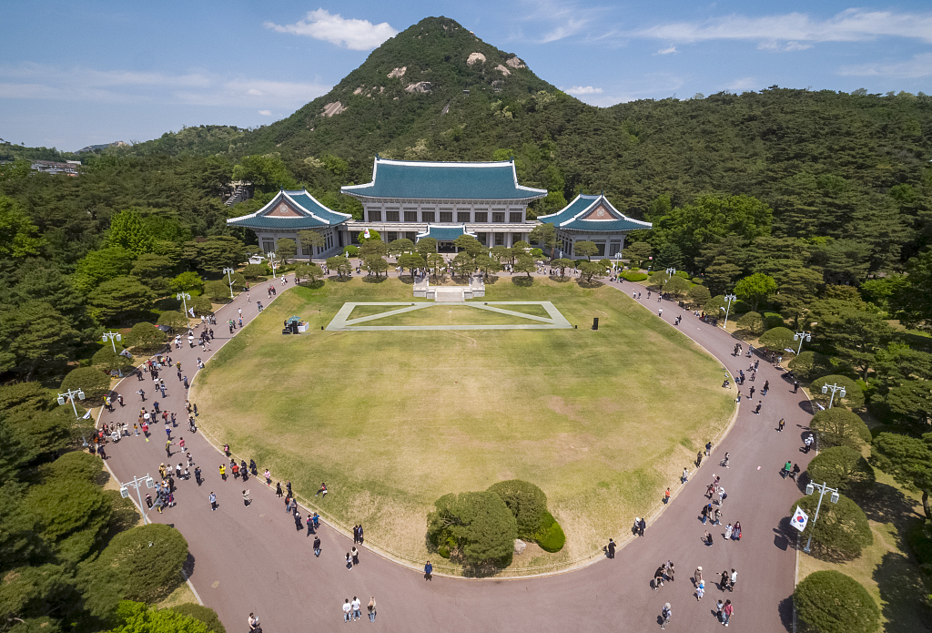 当地时间2022年5月15日,韩国首尔,青瓦台开放后的第一个周末,前来参观的市民熙熙攘攘。