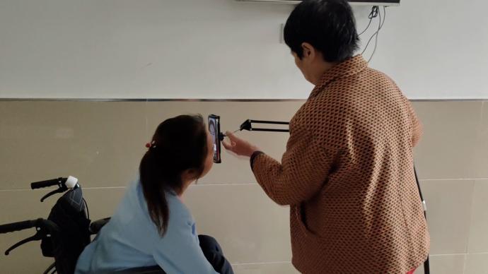 網(wǎng)友建議語音操作手機帶貨，高位截癱女子：舌尖打字更方便