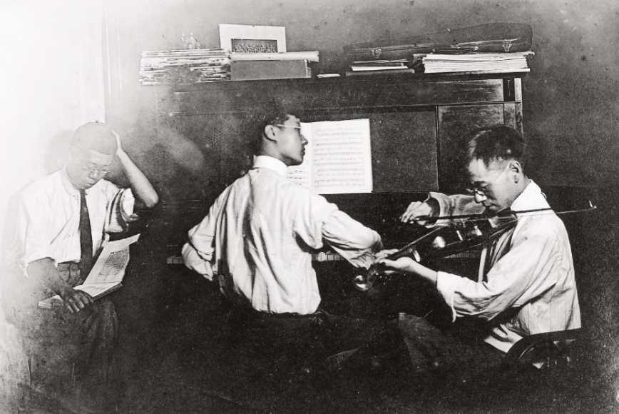 赵元任与同学一起合奏（1911年夏）
