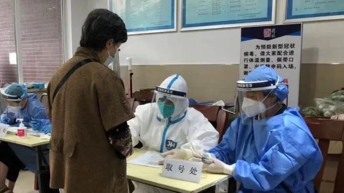 上海新虹街道设老年人疫苗接种点位，接种的比报名的多了一半