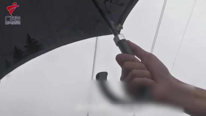 广州一女子撑伞从高压电线下经过竟被电到，专家这样解释
