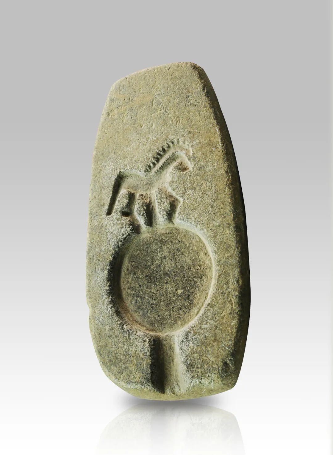 马纹镜石范 战国 高13厘米，宽6厘米 鄂尔多斯市博物院藏
