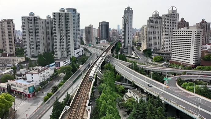 每日战疫海报丨上海拟从22日起逐步恢复跨区公共交通