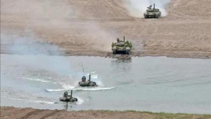观察｜几十辆坦克装甲车被击毁，“俄军”为何遭遇半渡而击?